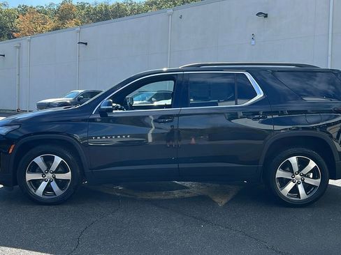 Used 2023 Chevrolet Traverse LT w/ LT Premium Package image 2