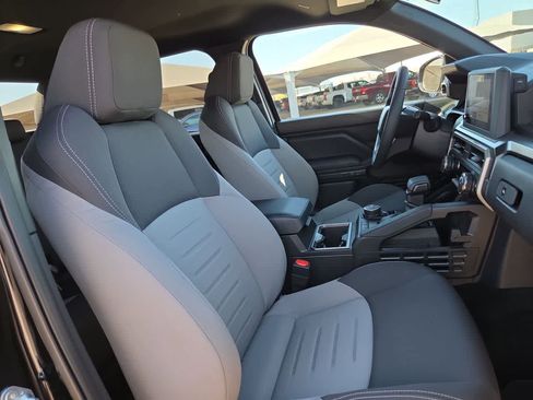 Used 2025 Toyota Tacoma TRD Off-Road image 18