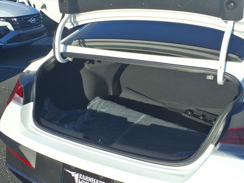 Certified 2025 Hyundai Elantra SEL image 16