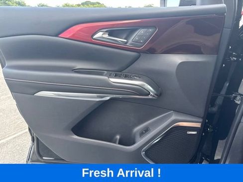 Used 2026 Chevrolet Traverse RS w/ LPO, Floor Liner Package FWD image 12