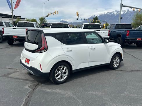 Used 2024 Kia Soul LX w/ Option Group 015 FWD image 10