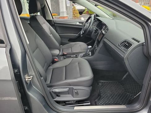 Used 2019 Volkswagen e-Golf SEL Premium image 27