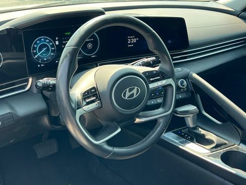 Certified 2025 Hyundai Elantra SEL FWD image 14