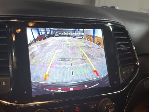 Used 2021 Jeep Grand Cherokee Limited AWD/4WD image 16