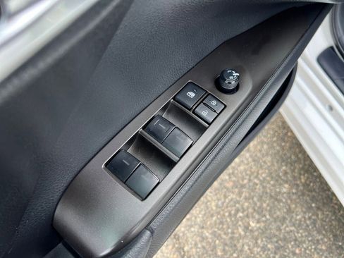 Used 2022 Toyota Camry SE image 13