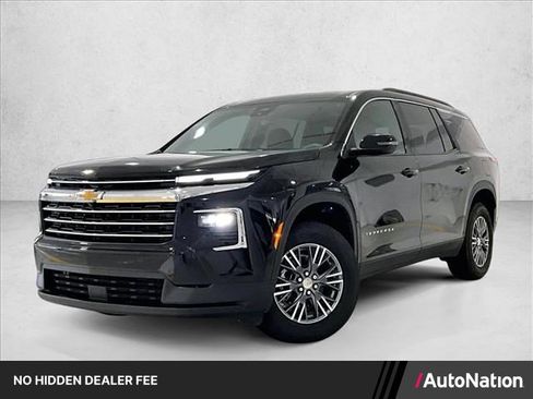 Used 2026 Chevrolet Traverse LT FWD image 1