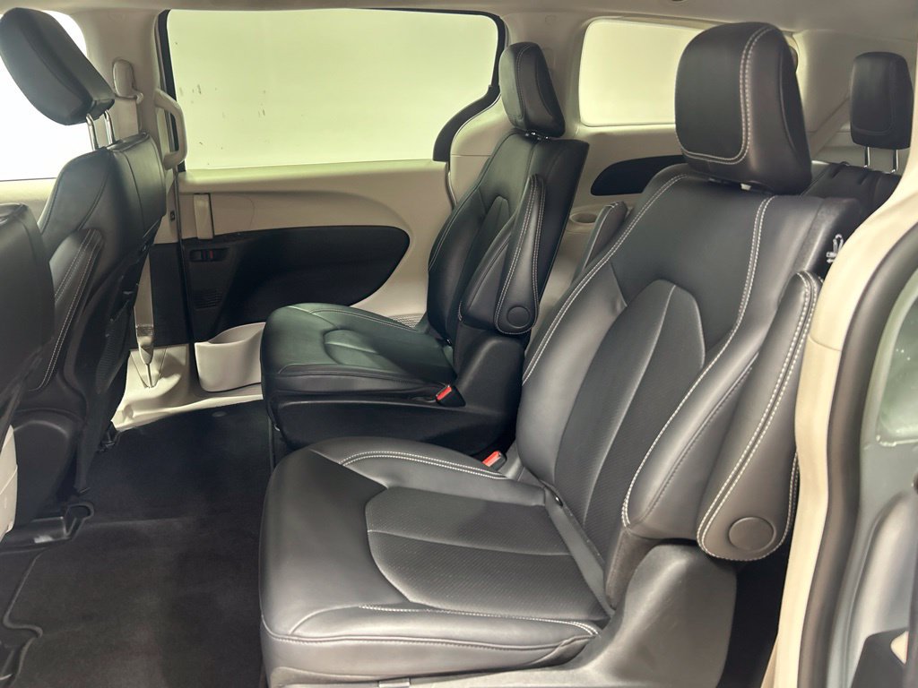 Used 2024 Chrysler Pacifica Limited FWD image 28