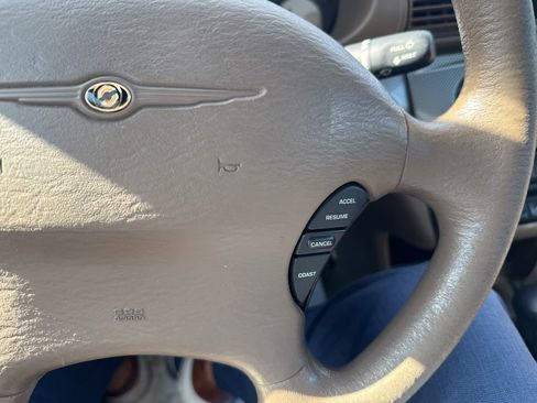 Used 2004 Chrysler Sebring GTC image 11