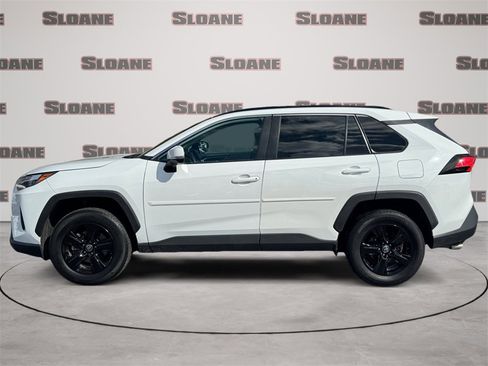 Used 2022 Toyota RAV4 XLE w/ Convenience Package image 2