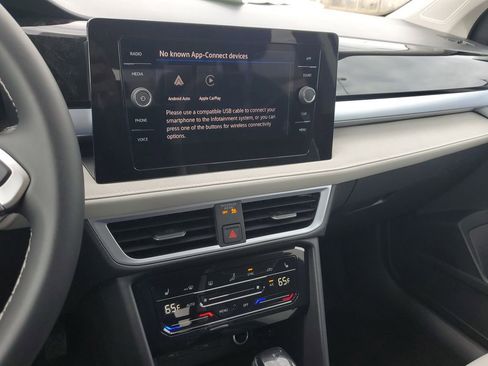New 2026 Volkswagen Taos SE FWD image 24