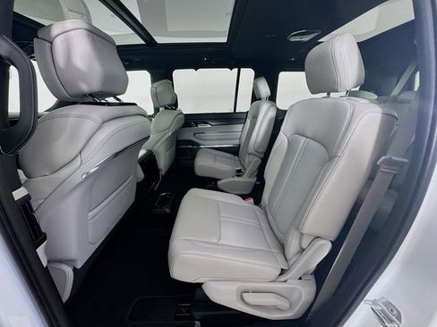 New 2026 Jeep Grand Wagoneer Summit image 28