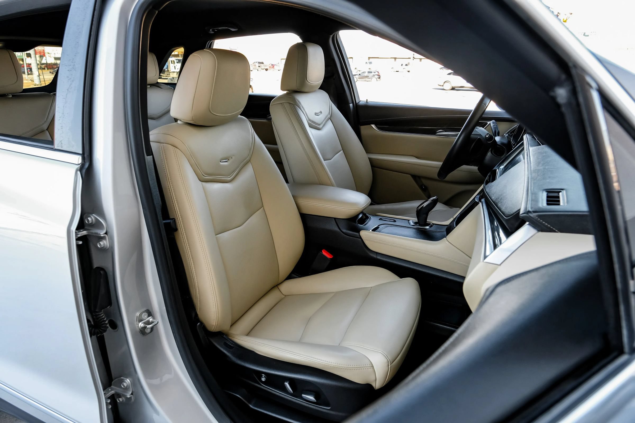 Used 2018 Cadillac XT5 FWD image 35