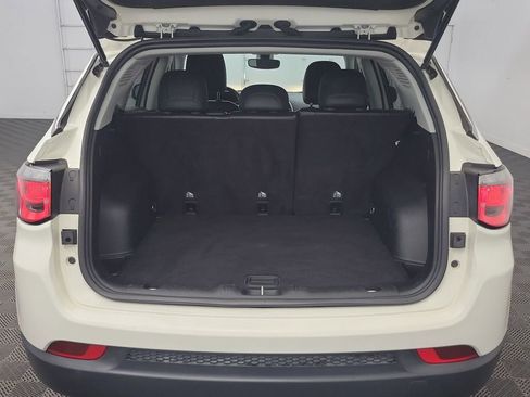 Used 2019 Jeep Compass Latitude w/ Popular Equipment Group image 5