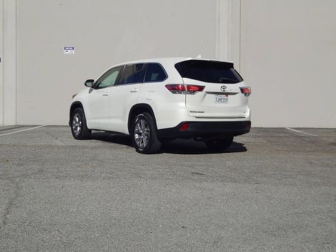Used 2015 Toyota Highlander Plus FWD image 5