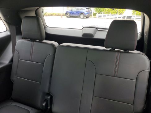 Used 2023 Chevrolet Traverse RS image 17