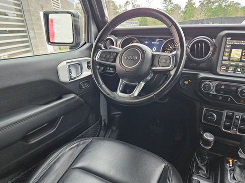 Used 2021 Jeep Wrangler Unlimited Sahara image 9