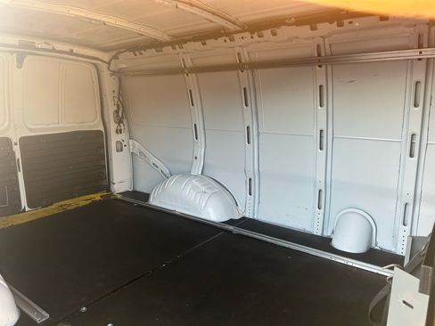 Used 2021 Chevrolet Express 2500 w/ Driver Convenience Package image 26