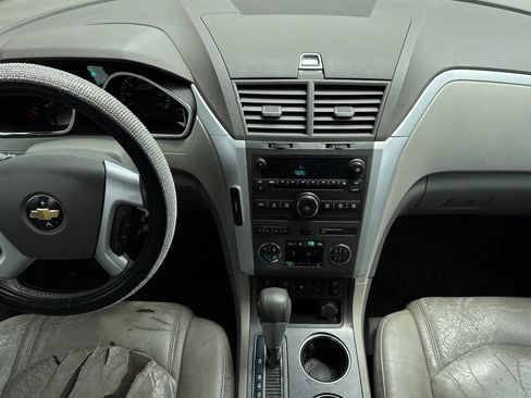 Used 2011 Chevrolet Traverse LT w/ Personal Connectivity Package FWD image 9