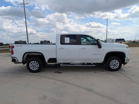 Used 2025 Chevrolet Silverado 2500 LT w/ Convenience Package image 32