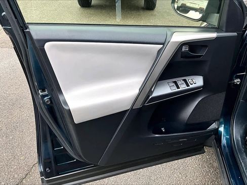 Used 2018 Toyota RAV4 LE image 20