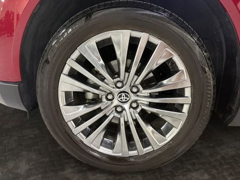 Used 2023 Toyota Venza XLE AWD/4WD image 21