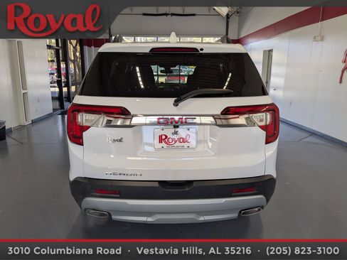 Used 2021 GMC Acadia SLE w/ Driver Convenience Package image 3