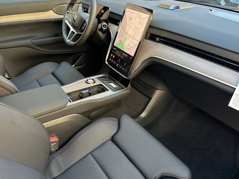 New 2025 Volvo EX90 Ultra image 18