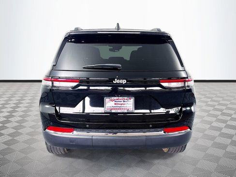 Used 2024 Jeep Grand Cherokee Limited RWD image 6