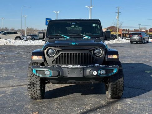 Used 2018 Jeep Wrangler Unlimited Sahara w/ Uconnect 4C Nav & Sound Group image 2