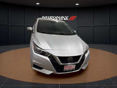 Used 2021 Nissan Versa SV FWD image 5