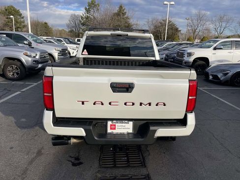 Used 2024 Toyota Tacoma TRD Sport image 9