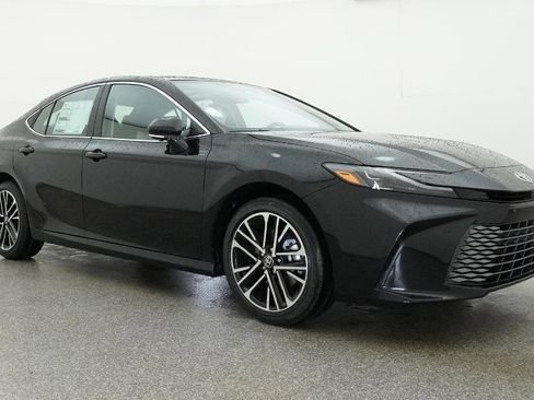 Used 2026 Toyota Camry XLE AWD/4WD image 14