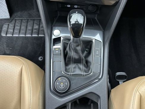 Used 2022 Volkswagen Tiguan SE image 20