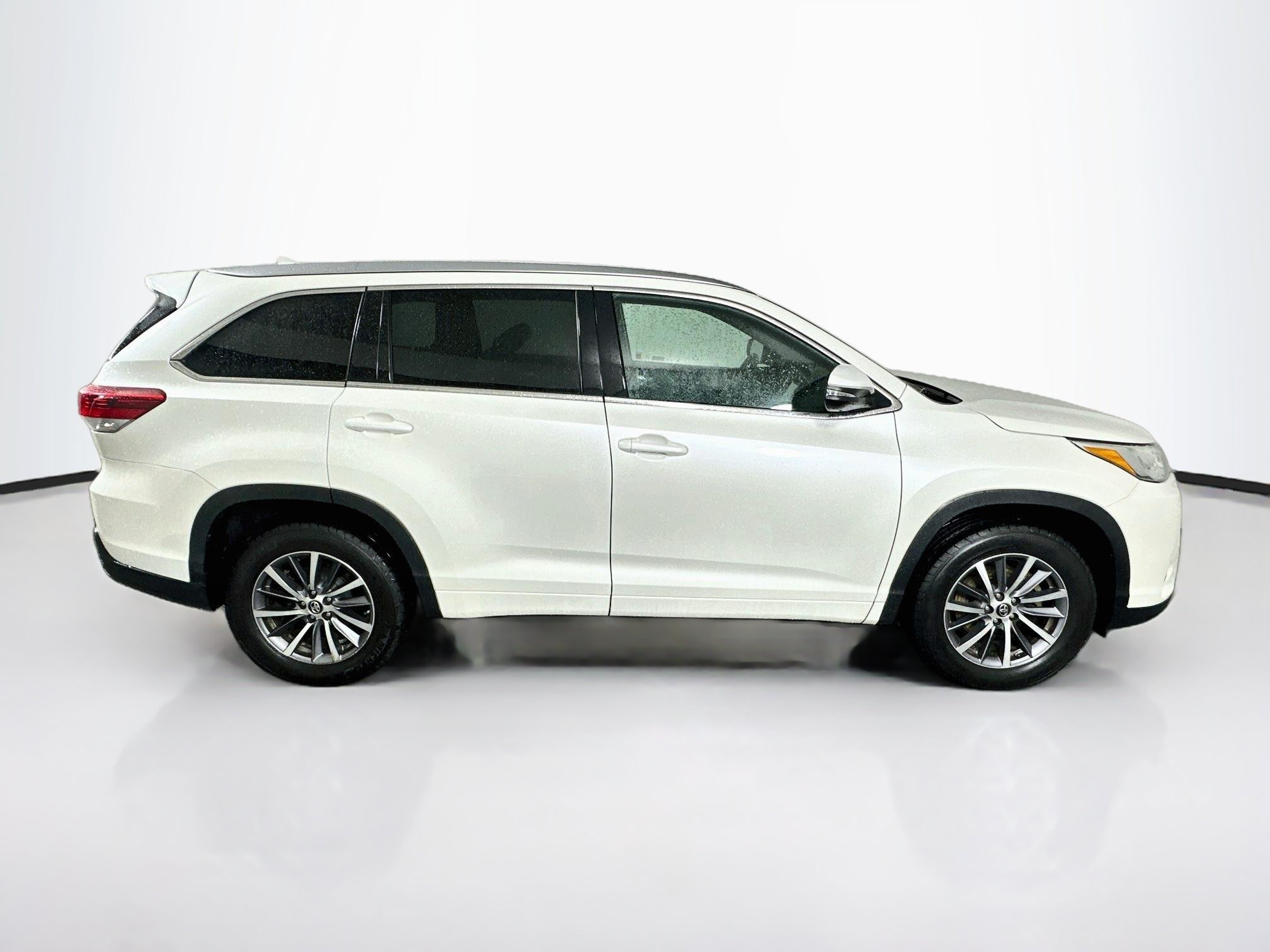 Used 2017 Toyota Highlander XLE FWD image 10
