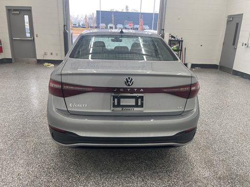 New 2026 Volkswagen Jetta SE image 4