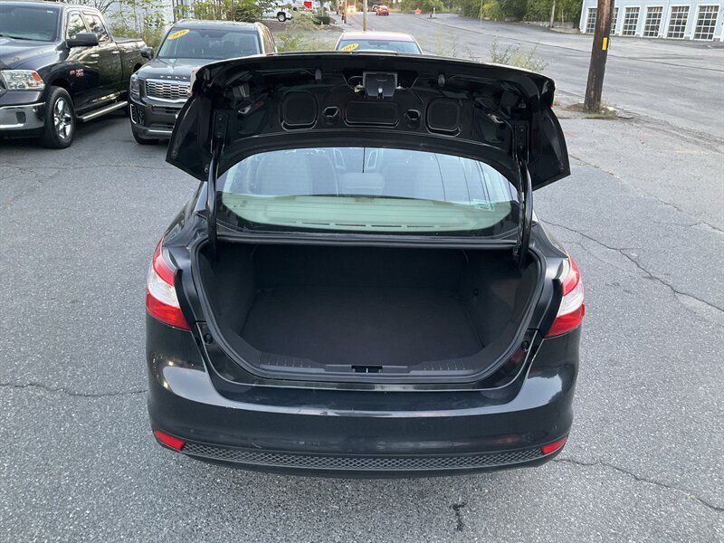 Used 2012 Ford Focus SE FWD image 11