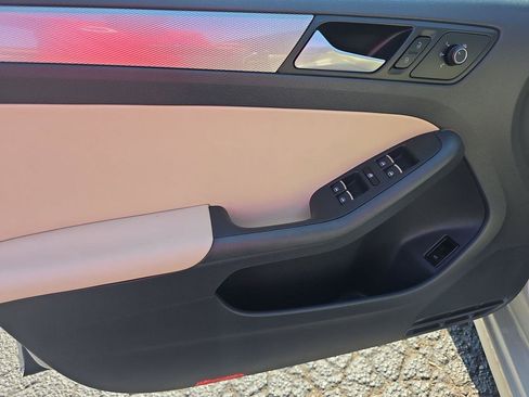 Used 2016 Volkswagen Jetta SE FWD image 5