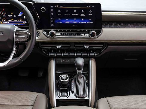 Used 2024 Chevrolet Colorado ZR2 w/ ZR2 Bison Edition image 11