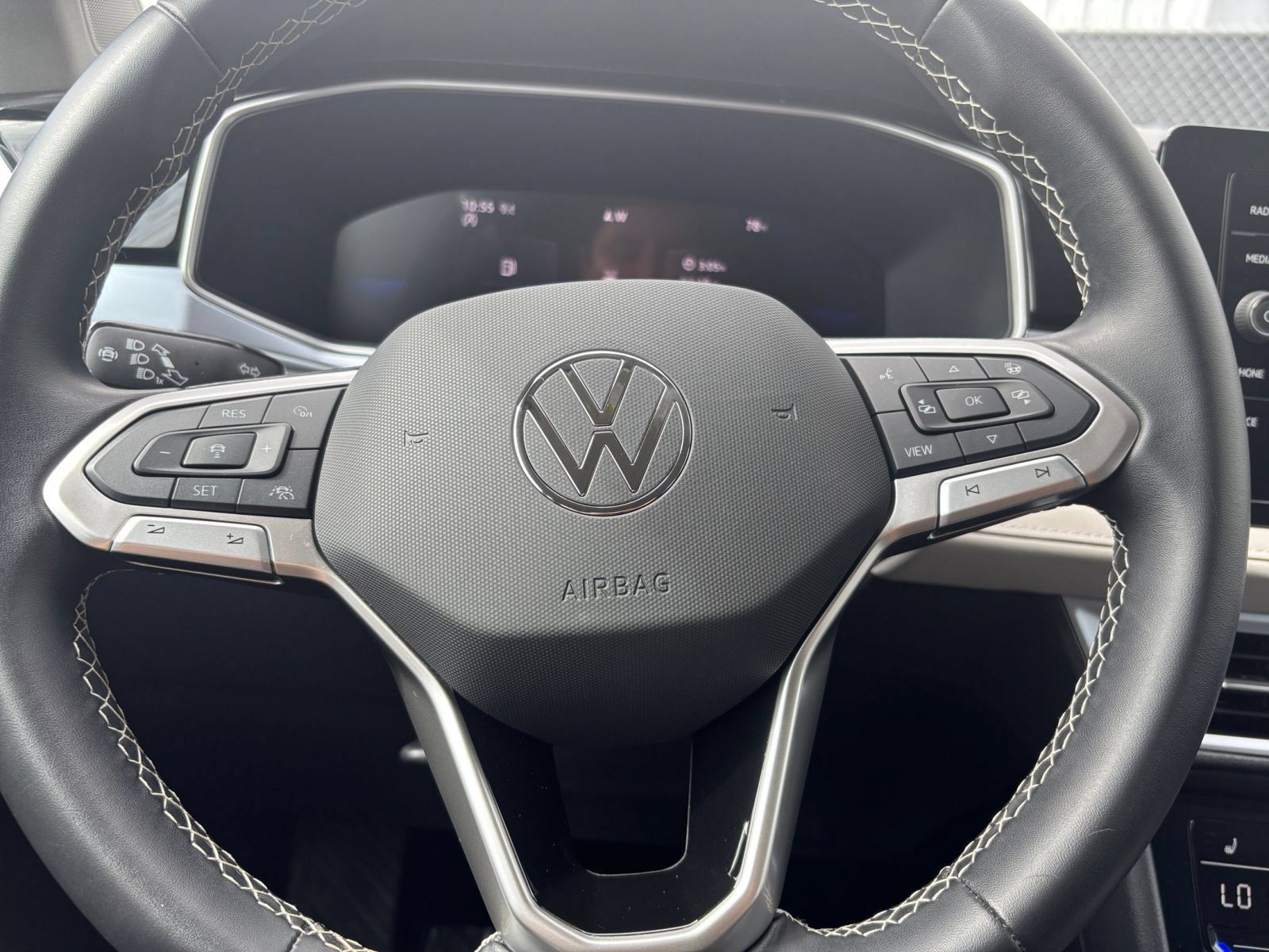 Used 2026 Volkswagen Taos SE AWD/4WD image 28