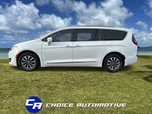 Used 2020 Chrysler Pacifica Touring-L image 3