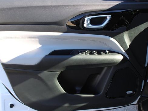 New 2026 Jeep Compass Limited w/ Sun, Sound & Navigation Group image 9