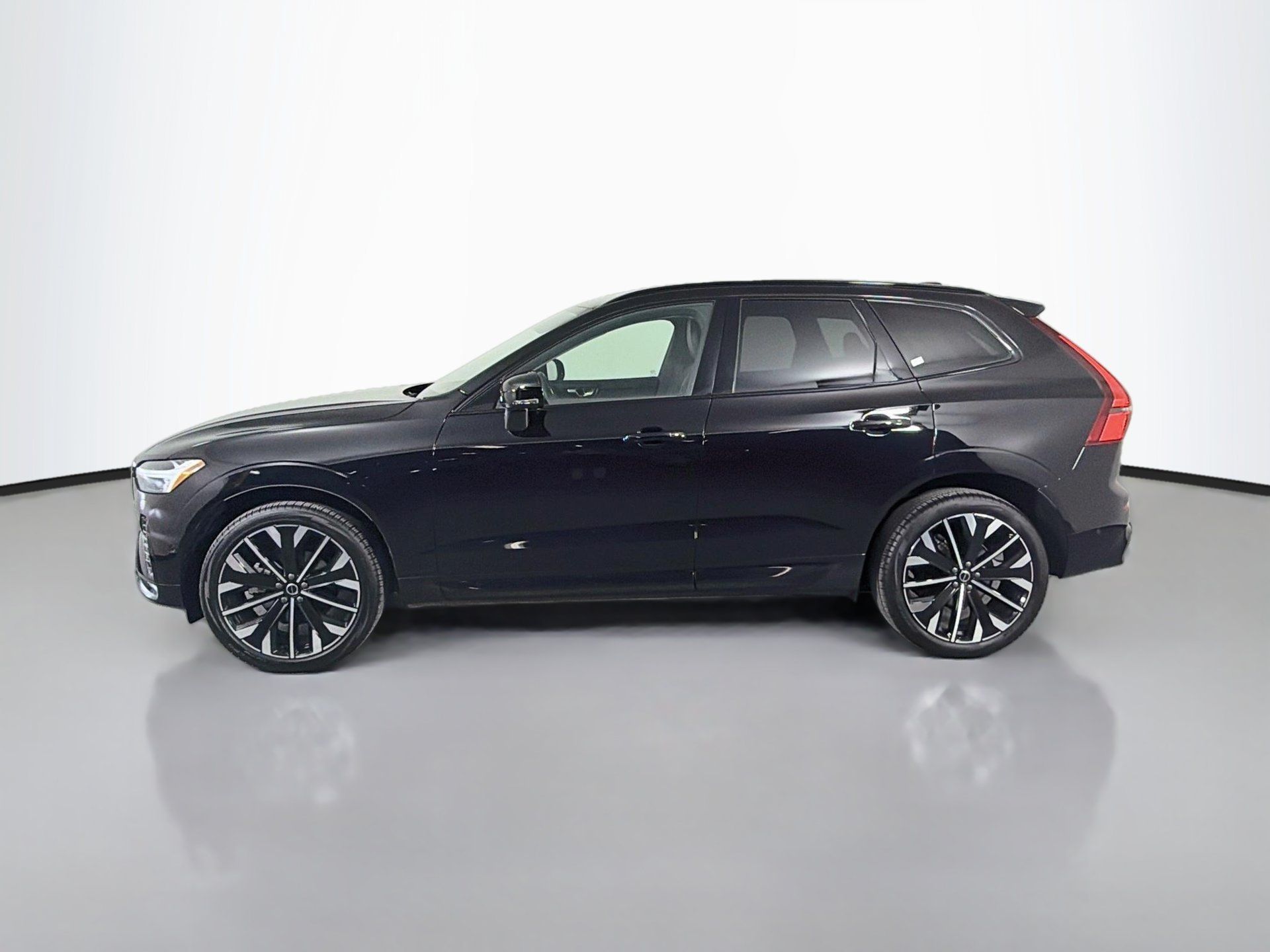 Certified 2026 Volvo XC60 B5 Ultra AWD/4WD image 9