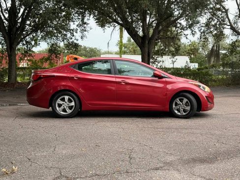 Used 2015 Hyundai Elantra SE FWD image 4