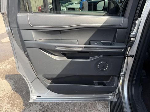 Used 2023 Ford Expedition Max XLT image 12