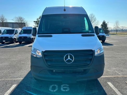 Used 2025 Mercedes-Benz Sprinter 2500 image 2