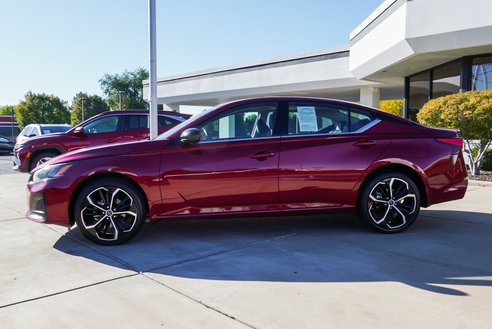 Used 2024 Nissan Altima 2.5 SR w/ SR Premium Package AWD/4WD image 5