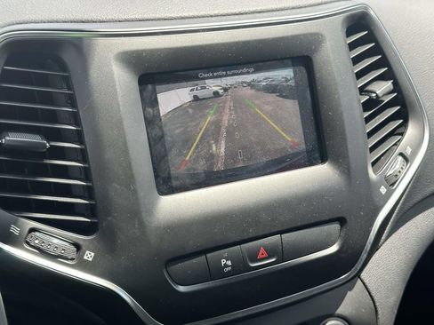 Used 2020 Jeep Cherokee Latitude Plus FWD image 25