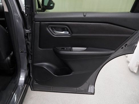 Used 2024 Nissan Rogue SV w/ SV Premium Package image 46