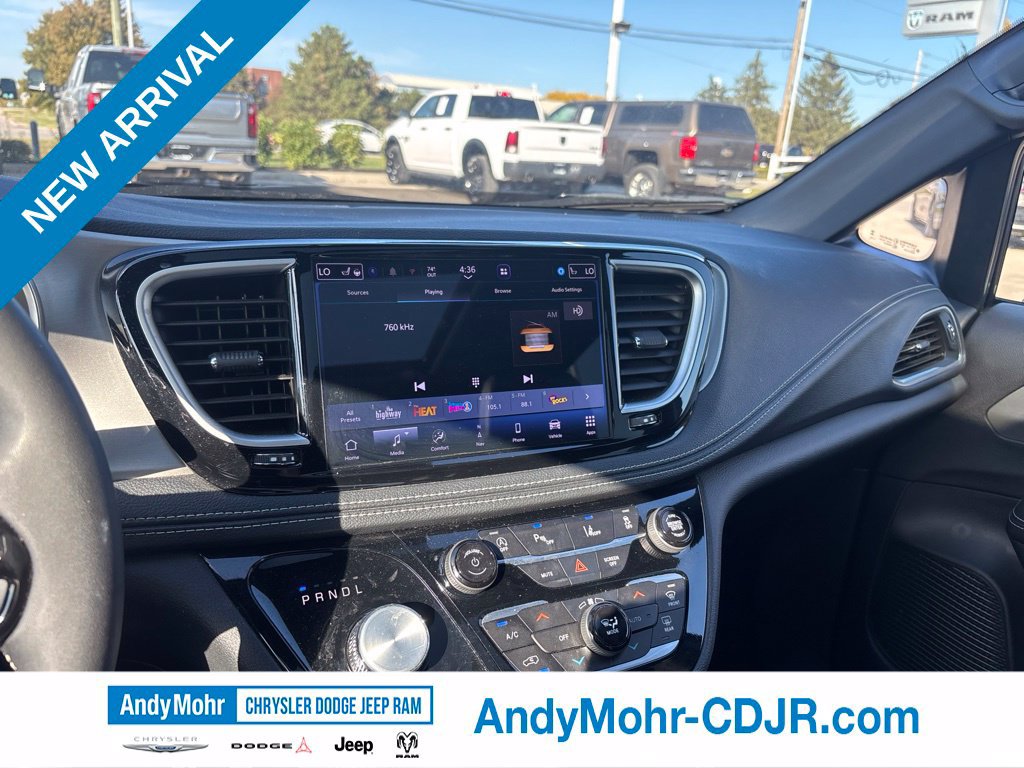 Used 2024 Chrysler Pacifica Limited w/ S Appearance Package FWD image 10