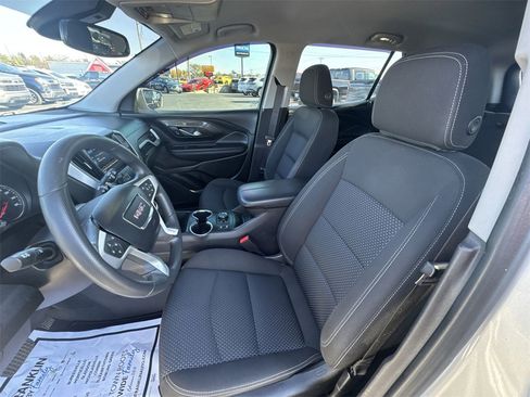 Used 2022 GMC Terrain SLE w/ Driver Convenience Package image 11